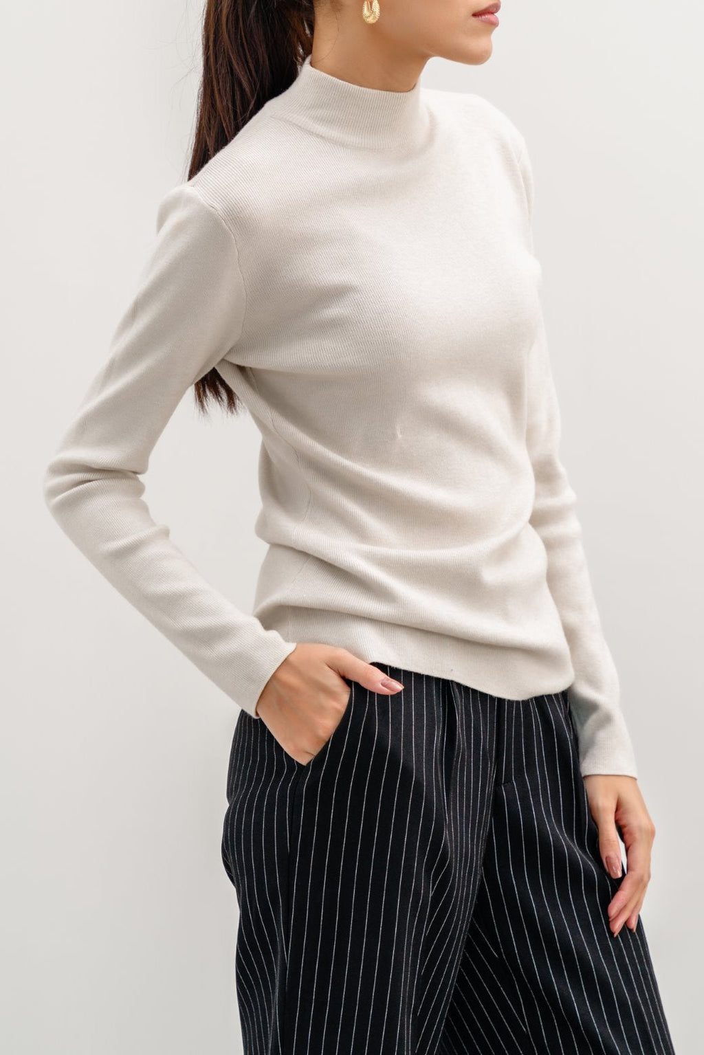 Luxury Beige Jilpop High Crew Sweater