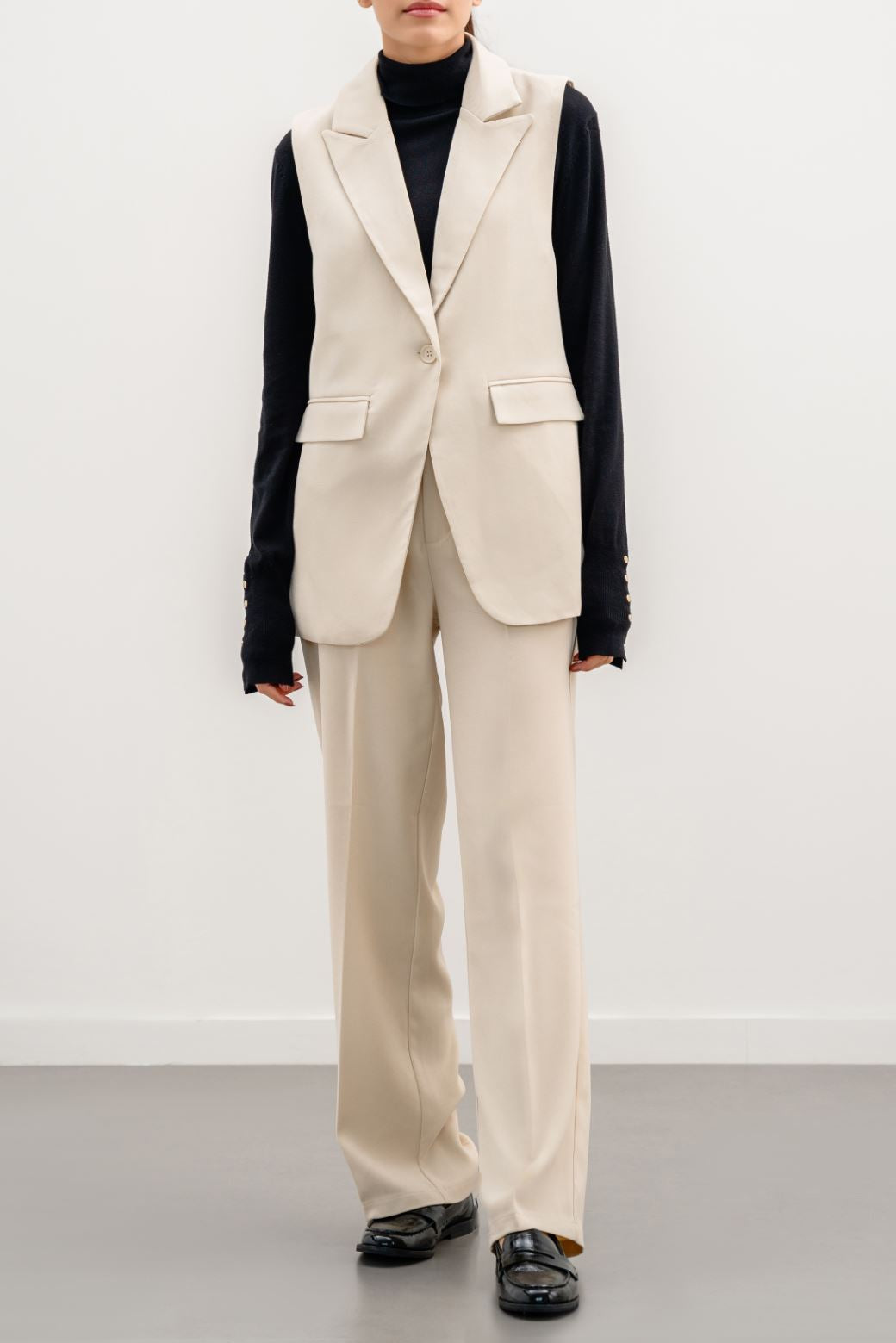 Sleeveless Ivory Jilpop Blazer