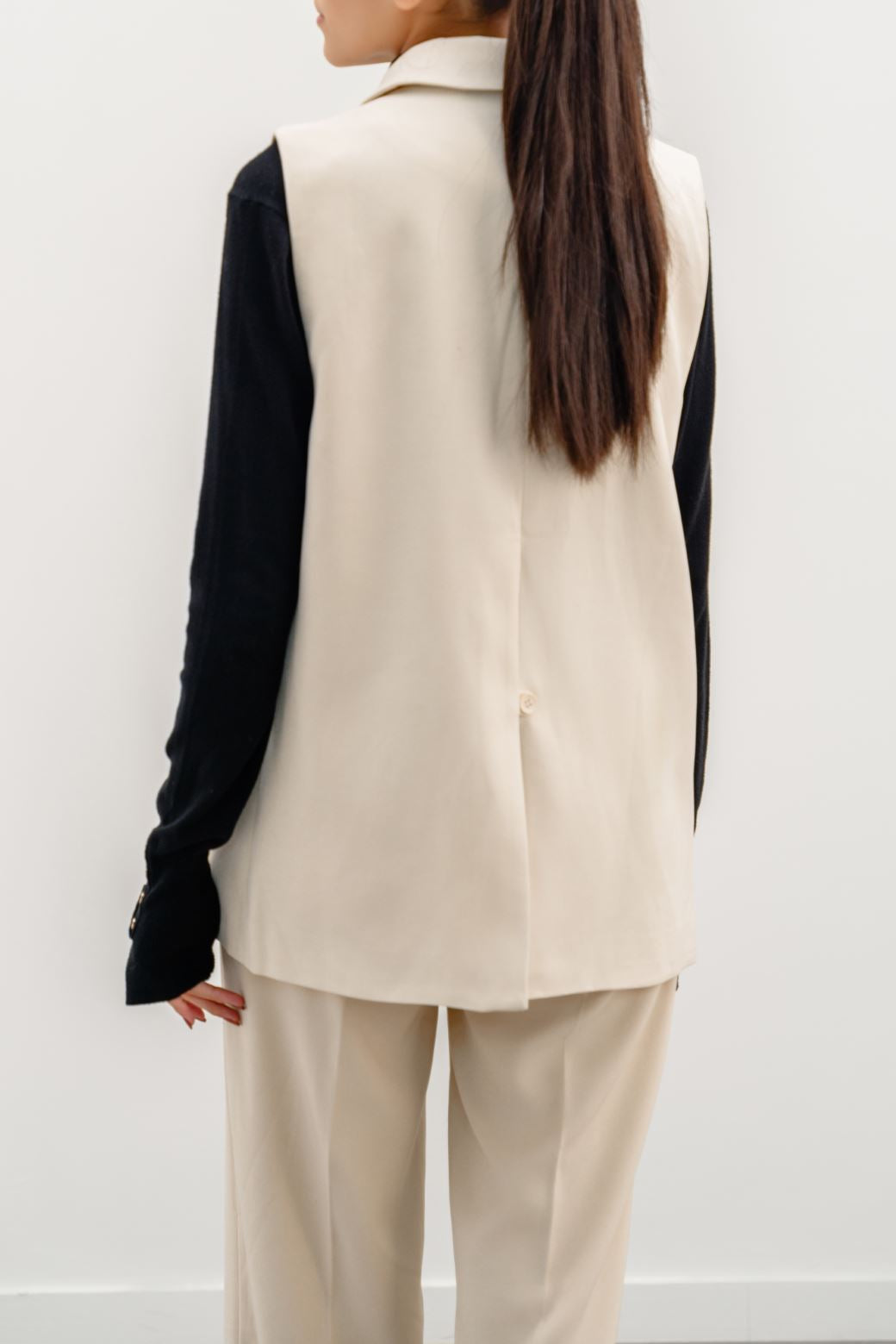 Sleeveless Ivory Jilpop Blazer