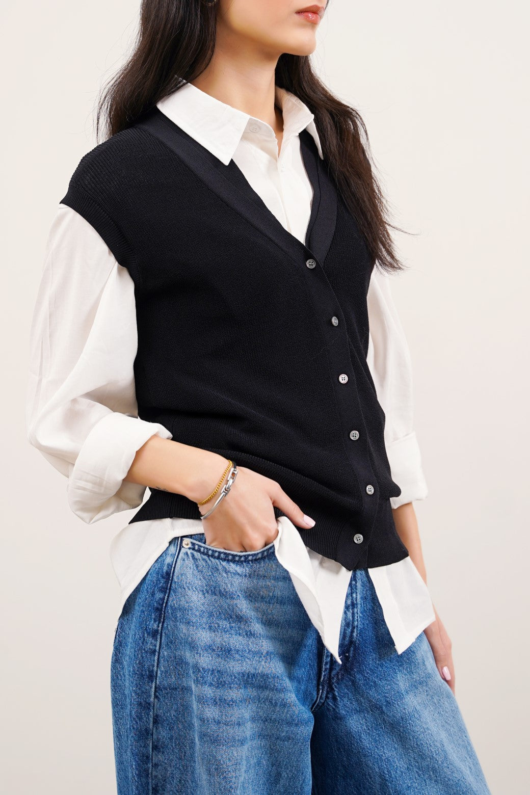 Sleeveless Black Jilpop Needle Knit Cardigan