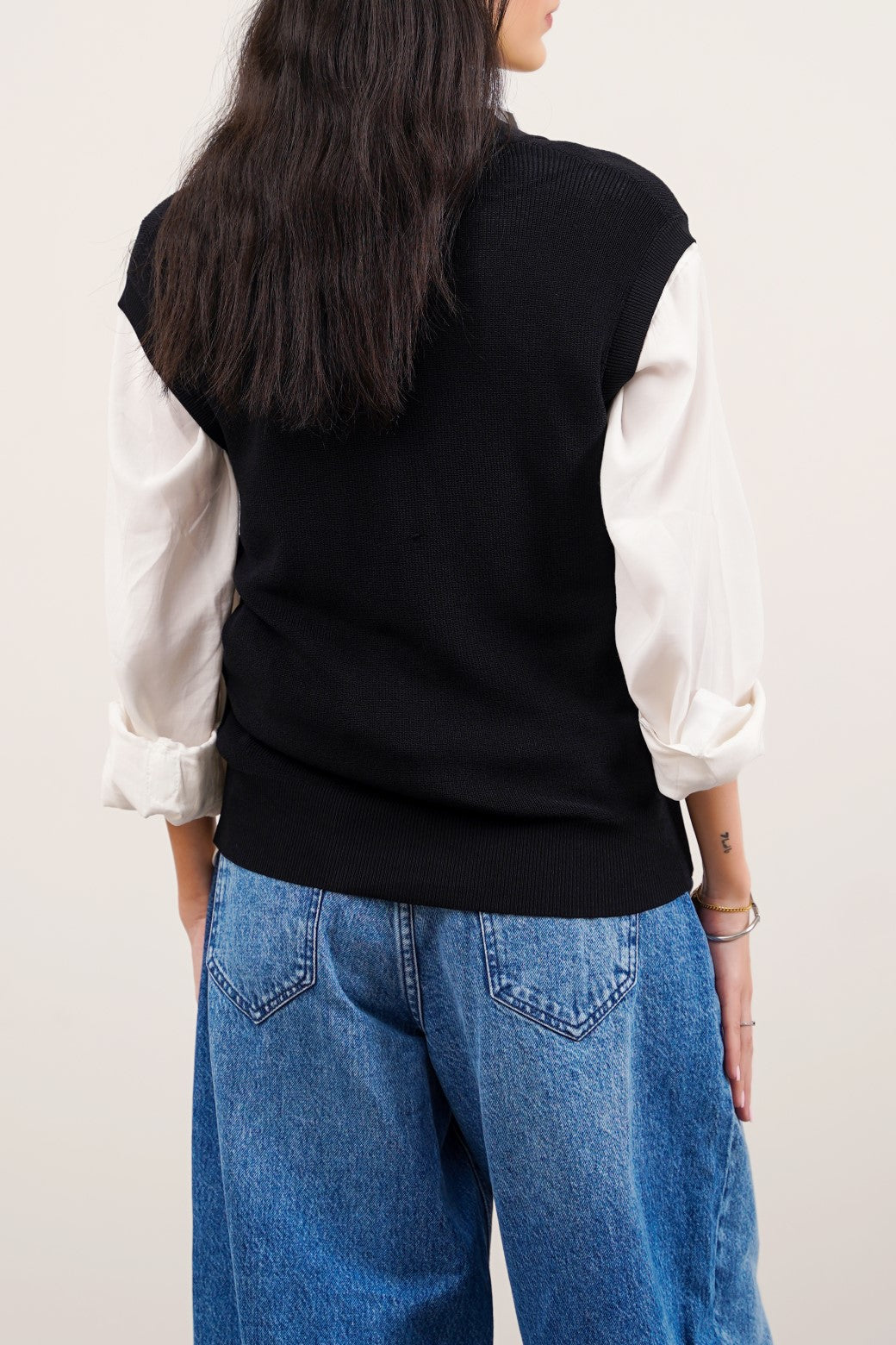 Sleeveless Black Jilpop Needle Knit Cardigan