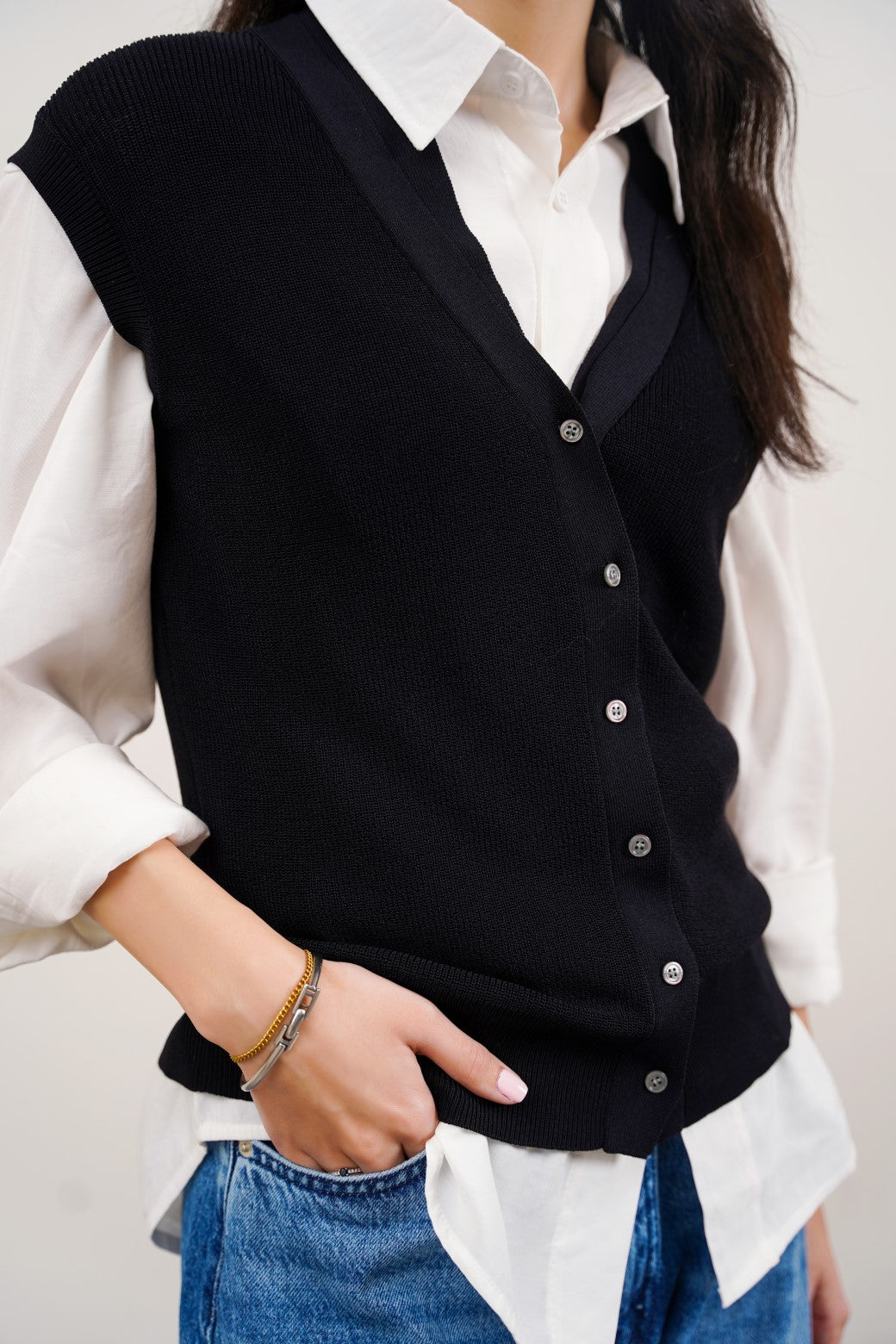 Sleeveless Black Jilpop Needle Knit Cardigan