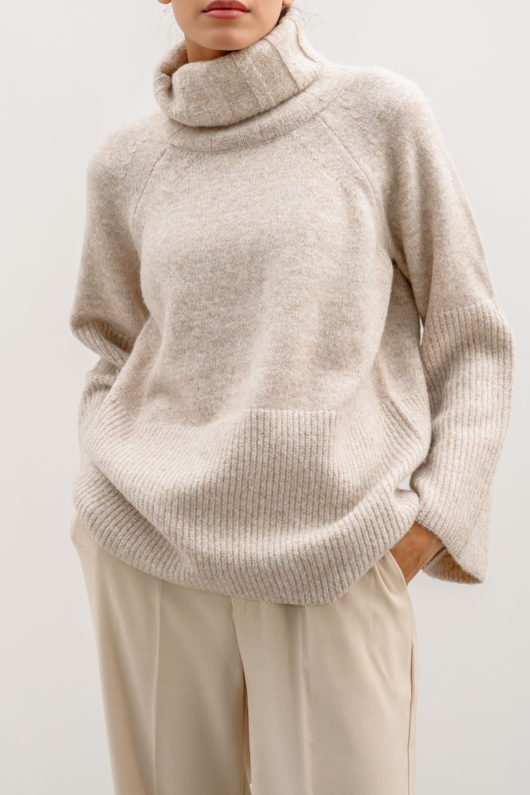 Morocco Cream Jilpop Rib Sleeve Sweater