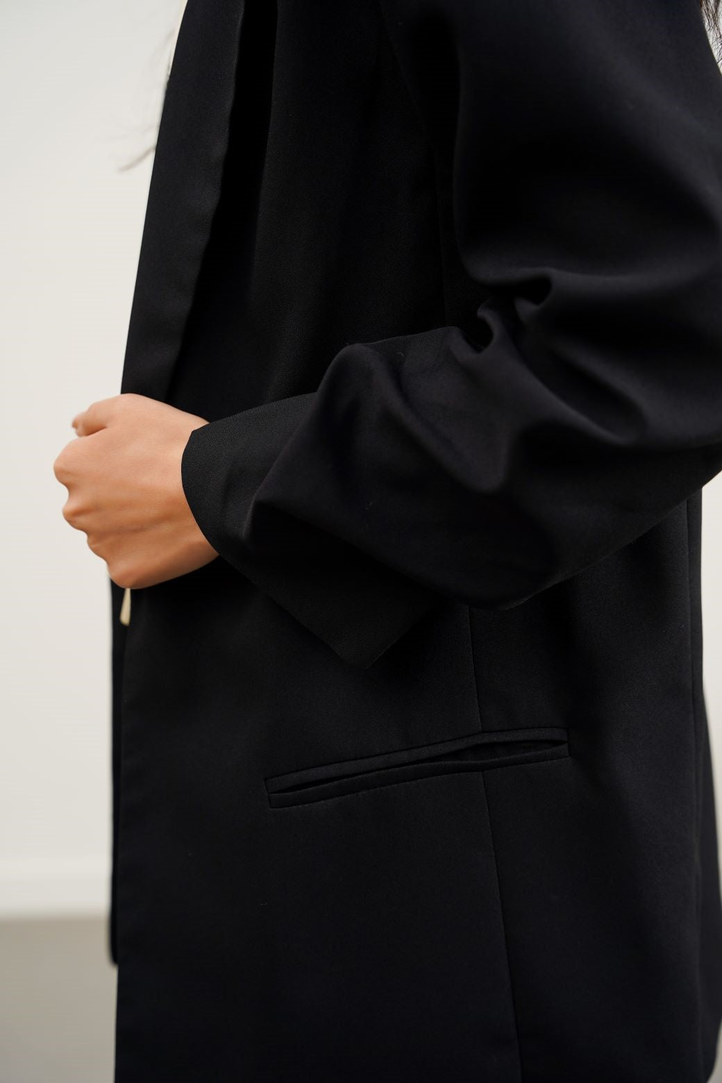 Basic Black Jilpop Blazer With Ruched Sleeve