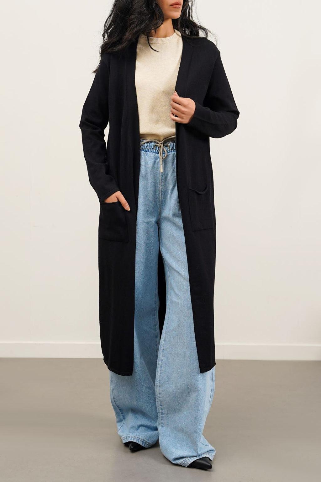 Fine Black Jilpop Knit Cardigan