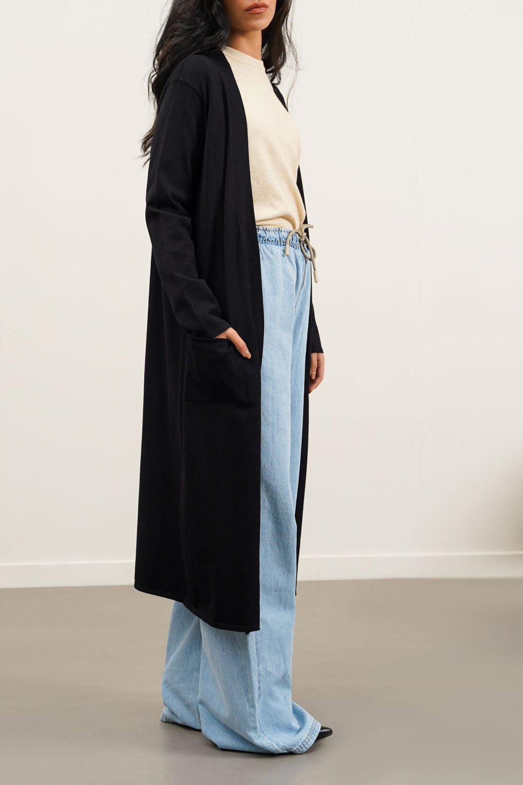 Fine Black Jilpop Knit Cardigan