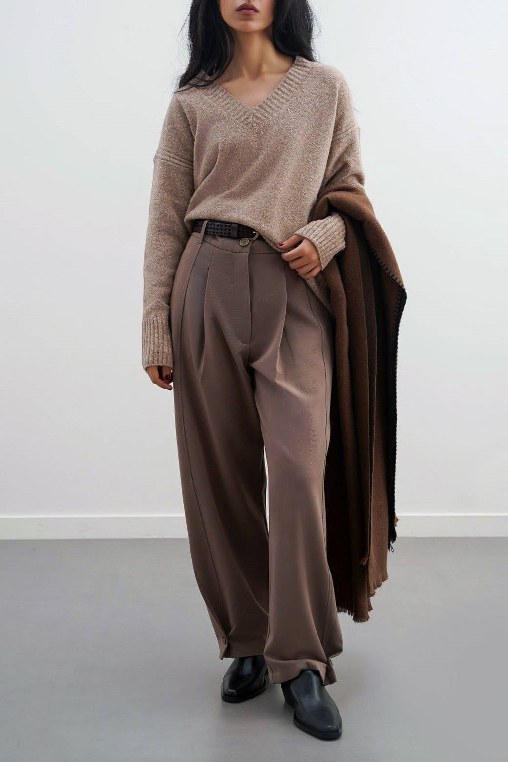 Classic Beige Jilpop V-Neck Jumper